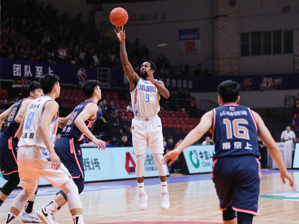 在桑韦尔三分命中的过程中，可以看到新疆队